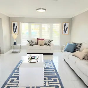  Holiday home Brand New Luxurious Townhouse In
